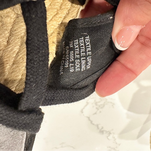 Women's Black and White Wedge Sandals - Picture 10 of 10